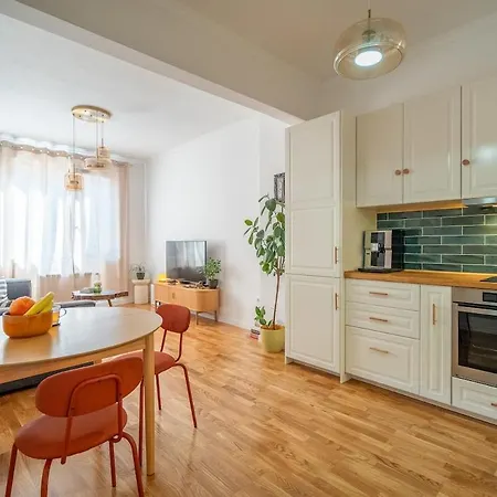 Sunlit Boutique 1 Bedroom In Centre *